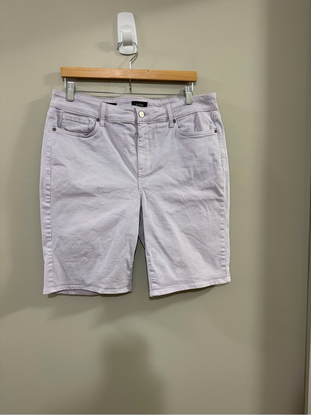 NYDJ Light Lavender Women’s Brielle Lift Tuck Bermuda Shorts. Size 14